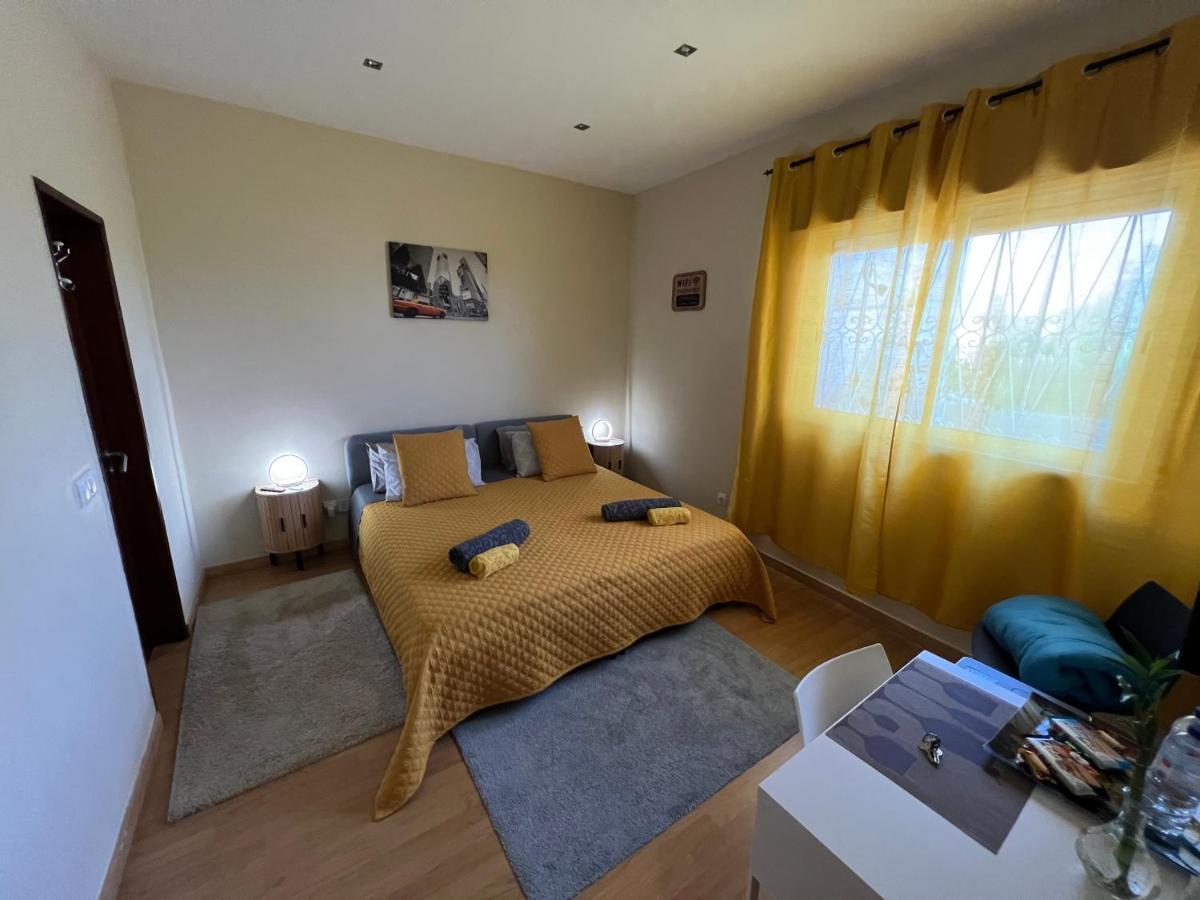 Paradise Homestay Camarate (Lisbon)